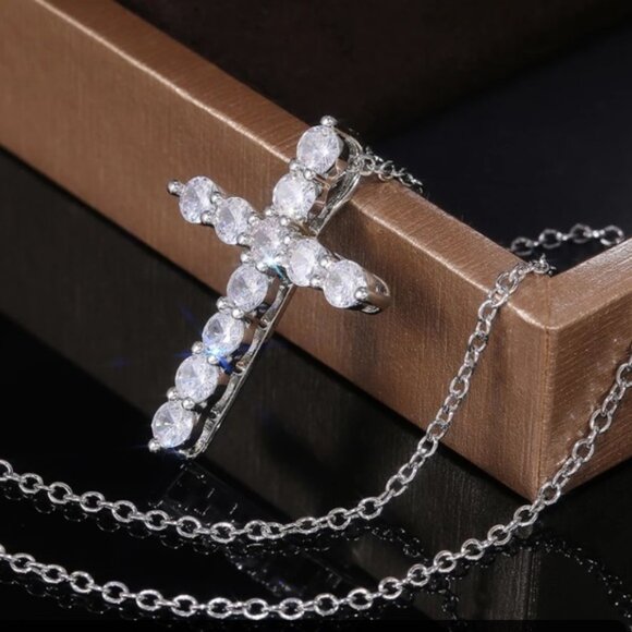 Sterling silver cross diamond necklace - Picture 2 of 6